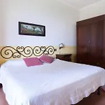Con Piscina 14 Posti Letto *