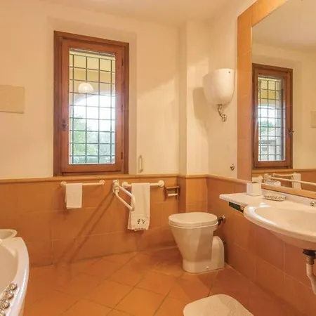 Con Piscina 14 Posti Letto