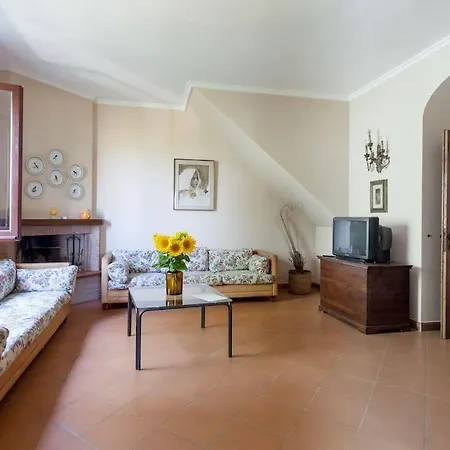 Con Piscina 14 Posti Letto